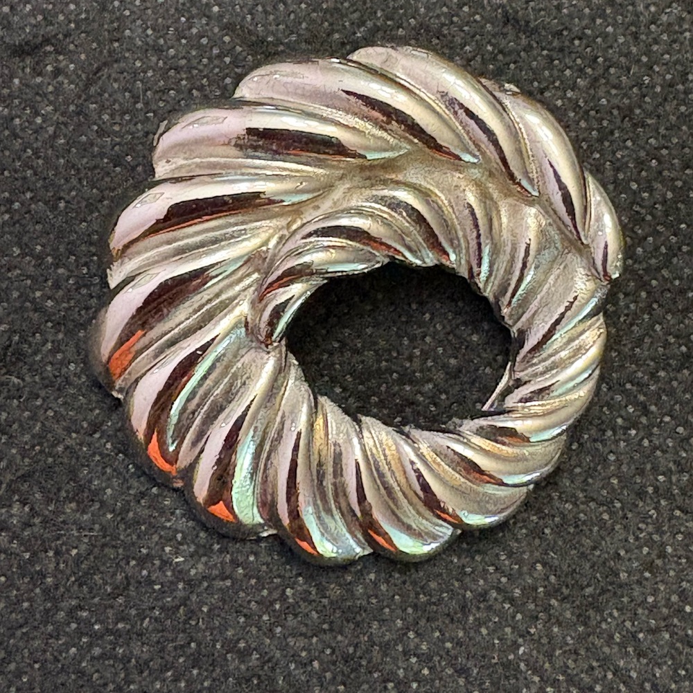 Silver Twisted scarf clip